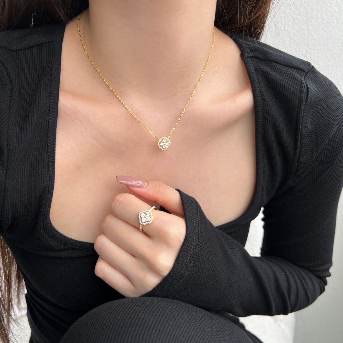 قلادة من الفضة الإسترلينية عيار 925 – مطلية بالذهب عيار 18 قيراطًا مع قلادة برسيم لامعة