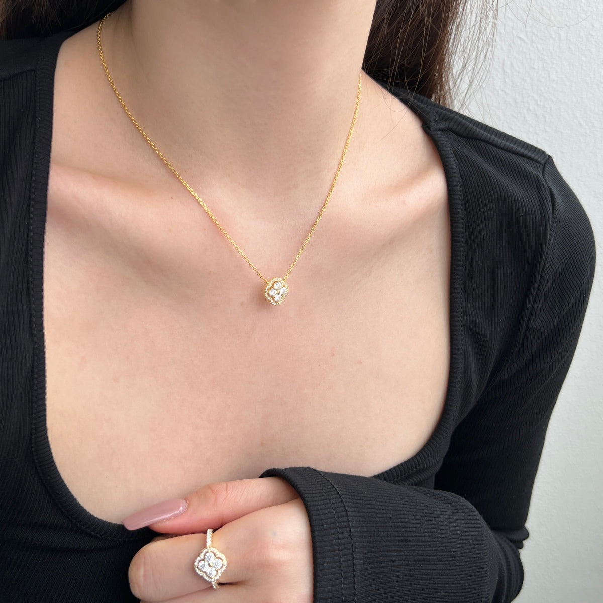 قلادة من الفضة الإسترلينية عيار 925 – مطلية بالذهب عيار 18 قيراطًا مع قلادة برسيم لامعة