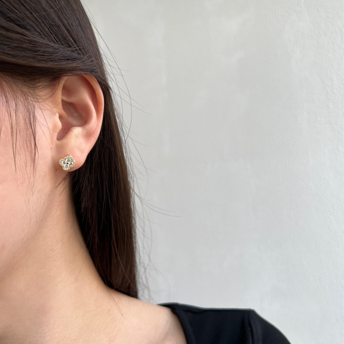 925 Sterling Silver Stud Earrings – 18K Gold Plated in Clover Leaf Design