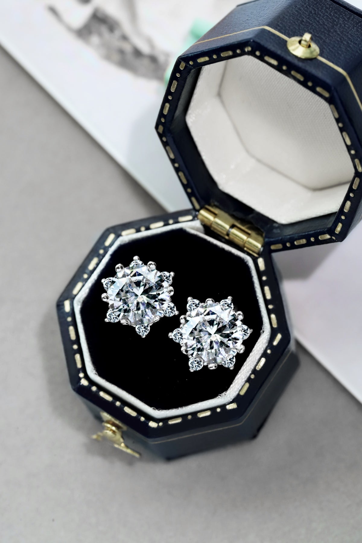 أقراط متدلية على شكل زهرة من كريستال الزركونيا المتلألئ من الفضة عيار 925