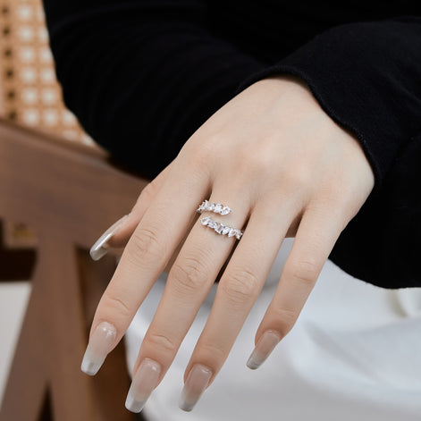 Adjustable 925 silver ring with 12 zirconia stones in unique shapes
