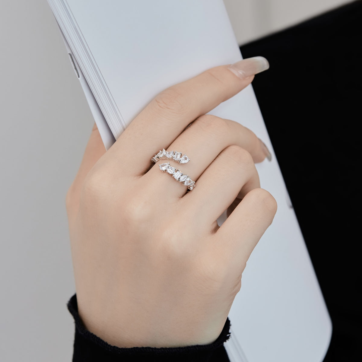 Adjustable 925 silver ring with 12 zirconia stones in unique shapes